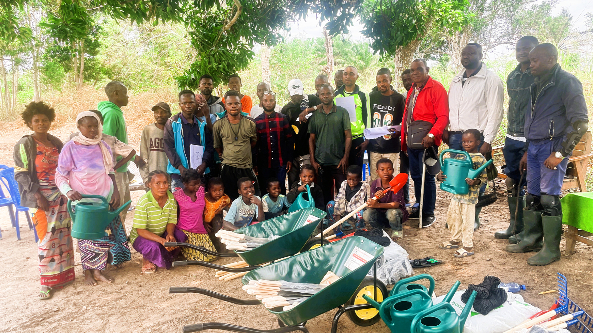 PIFORES : un premier lot de matériels aratoires remis à 55 villages des secteurs de Ngeba et de Ngufu